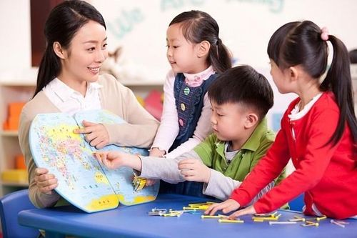 Đào tạo lại 40.000 giáo viên phổ thông thừa về dạy mầm non