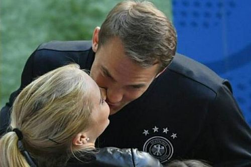 Thủ thành Manuel Neuer sắp đưa nàng về dinh sau 2 năm gắn bó