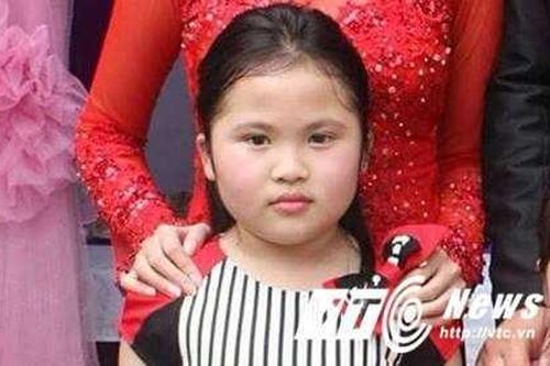 Nghi vấn người đàn ông bịt khẩu trang vào trường học bắt cóc bé gái