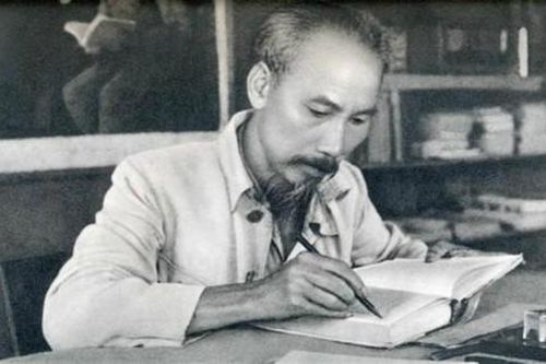 Lời thơ chúc Tết cuối cùng và Di chúc thiêng liêng của Người