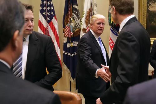 Nguyên nhân Elon Musk không bỏ Hội đồng cố vấn Donald Trump