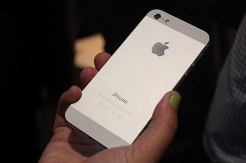 Lý do iPhone thế hệ cũ hay sập nguồn đột ngột