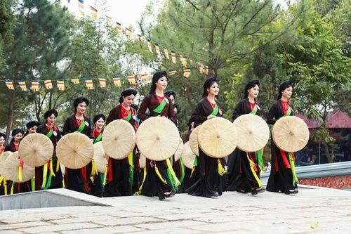Thí sinh Người đẹp Kinh Bắc về với hội Lim