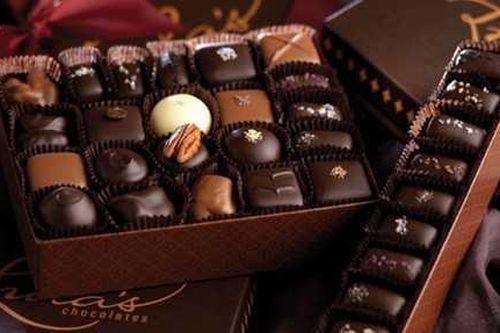 Quà tặng Valentine: Hoa hồng 10 triệu đồng, chocolate 2 triệu đồng