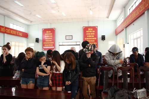 Đột nhập quán karaoke, bắt quả tang gần 40 dân chơi đang sử dụng ma túy