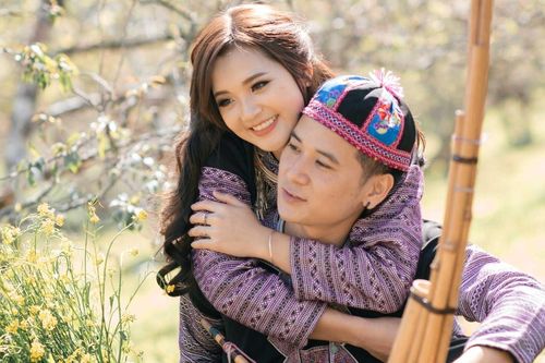 Ảnh cưới lãng mạn giữa rừng hoa mận trắng của hot girl 'dân tộc' khiến nhiều người ngỡ ngàng