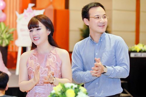 Bùi Lê Mận đẹp ngỡ ngàng sau một năm ở ẩn sinh con