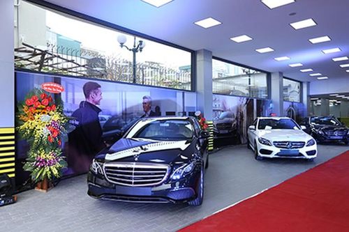'Soi' showroom Mercedes-Benz triệu đô tại Hà Nội