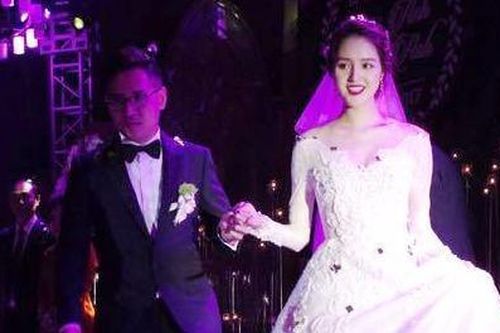 Á hậu Hoàng Anh rạng rỡ bên chú rể 9X