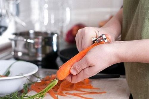 Ăn cà rốt, dưa chuột chớ nên gọt vỏ