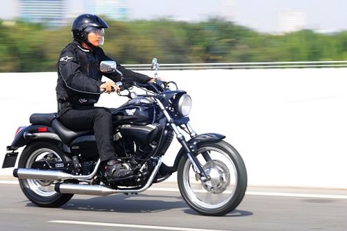 Xe hết xăng giữa đường, làm sao để không phải dắt bộ?