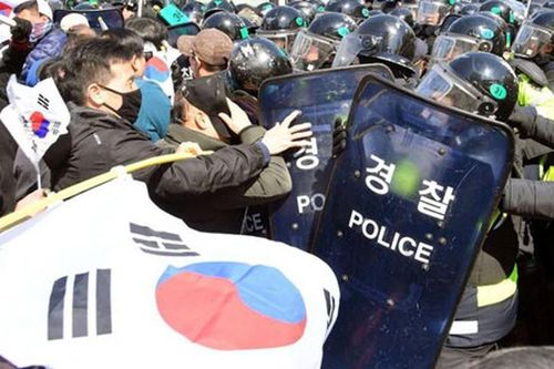 Biểu tình giữa tâm bão TT bị phế truất Park Geun-hye