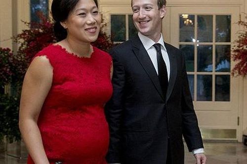 Vợ của ông chủ Facebook mang thai lần 2 vì sợ không thể có con được nữa
