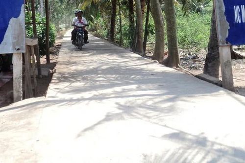 Phát hiện thi thể 2 bé gái dưới con rạch