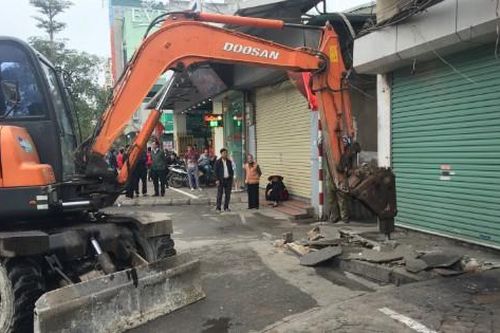 Hà Nội khác lạ khi vỉa hè 'đòi' lại phần bị lấn chiếm