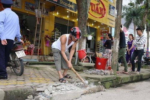 Dân Hà Tĩnh tự động tháo dỡ phần lấn chiếm vỉa hè