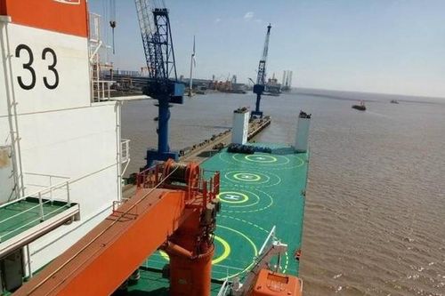 Trung Quốc đưa vào sử dụng tàu dock 5 vạn tấn