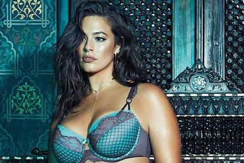 Người mẫu quá cỡ Ashley Graham gợi cảm trong ảnh nội y