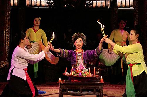 Thực hành tín ngưỡng thờ Mẫu Tam Phủ thế nào là chuẩn?