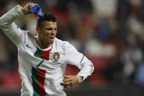 Siêu phẩm của Ronaldo bị Nani ăn cướp