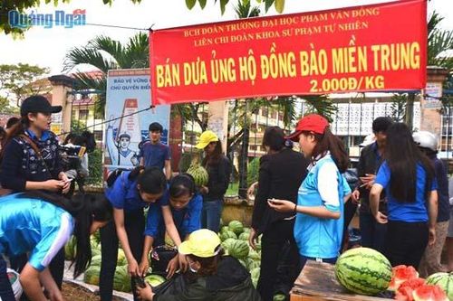 Tuổi trẻ Khánh Hòa 'giải cứu' dưa hấu cho nông dân Quảng Ngãi