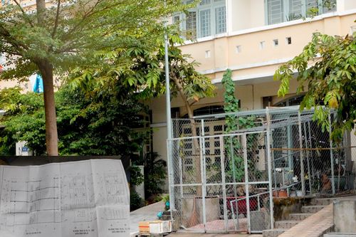 Cả khu phố 'nuốt trọn' vỉa hè làm sân riêng: Vẫn loay hoay tìm hướng giải quyết