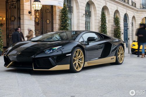 Siêu xe Lamborghini Aventador bản giới hạn xuất hiện trên phố