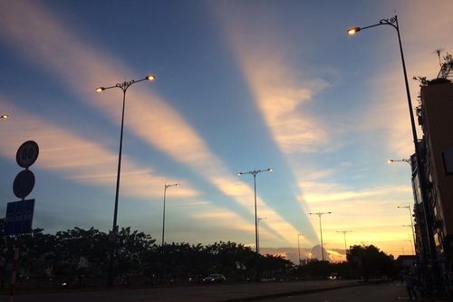 Vệt sáng kỳ lạ xuất hiện trên bầu trời Sài Gòn