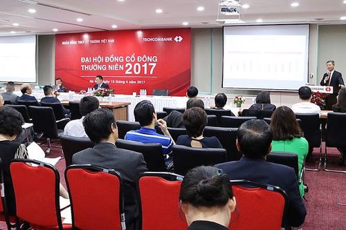 Techcombank không chia cổ tức và lên kế hoạch niêm yết