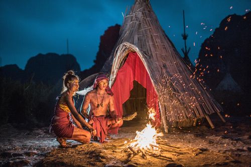 Bộ ảnh cưới theo phong cách thổ dân độc đáo tại 'đảo Đầu lâu'