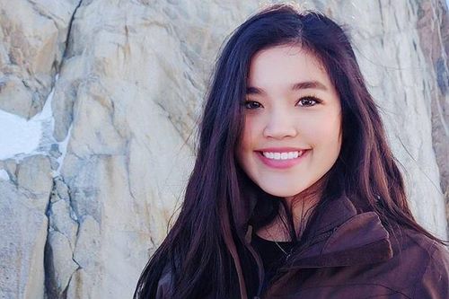 Cô gái 17 tuổi xinh đẹp đỗ cả Harvard, Cambridge và Stanford