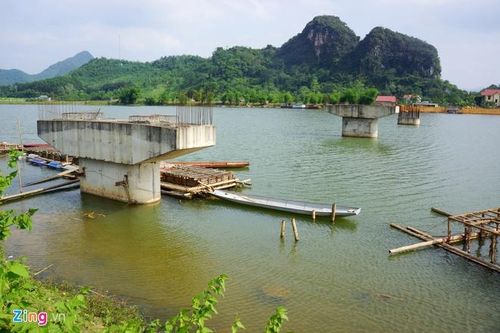 Công trình cầu hơn 75 tỷ đồng bỏ hoang sau 4 năm thi công dang dở