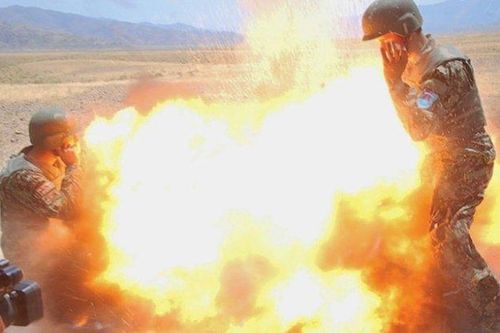 Hình ảnh cuối cùng trước khi chết vì đạn pháo của nhiếp ảnh gia quân đội Mỹ