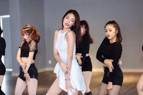 Lan Khuê bất ngờ nhảy cùng Quang Đăng trên nền nhạc Never Ever của Jiyeon