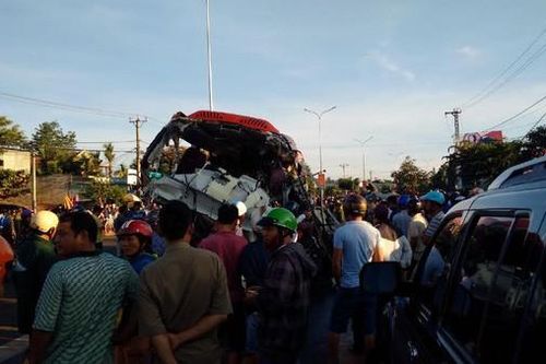 Xe tải đâm xe khách ở Gia Lai: Còn 32 người đang cấp cứu, 2 người rất nguy kịch