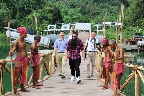 Đạo diễn 'Kong' về thăm phim trường tại Ninh Bình