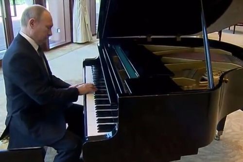 Putin thể hiện tài piano ở nhà riêng ông Tập Cận Bình