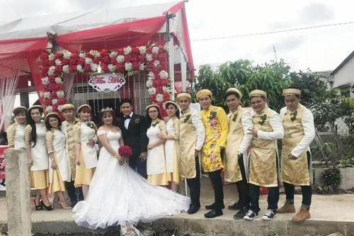 'Hot boy trà sữa' cưới ở quê, rước dâu bằng xe sang