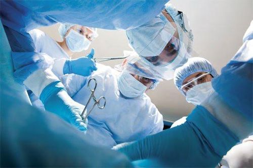 Cứu sống nữ bệnh nhân nhiễm HIV mắc hội chứng hiếm gặp
