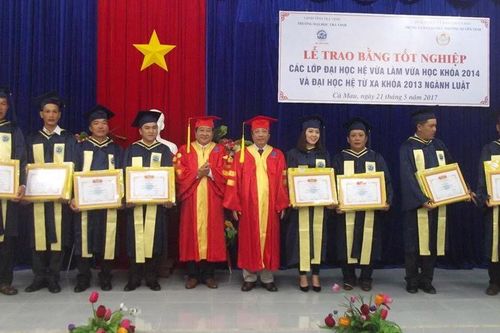 Trường Đại học Trà Vinh trao bằng Đại học cho gần 200 sinh viên tại tỉnh Cà Mau