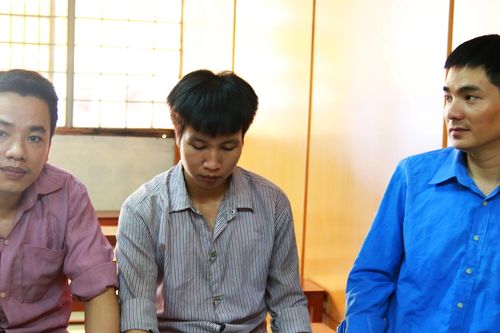 Lãnh án tù vì sản xuất ống nhựa giả nhãn hiệu