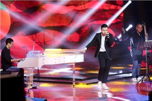 The Voice 2017: Anh Đức làm mới quan họ Bắc Ninh 'Người ở đừng về'