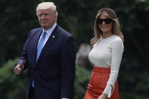 Thời trang 'quyền lực' của bà Melania Trump khi công du nước ngoài