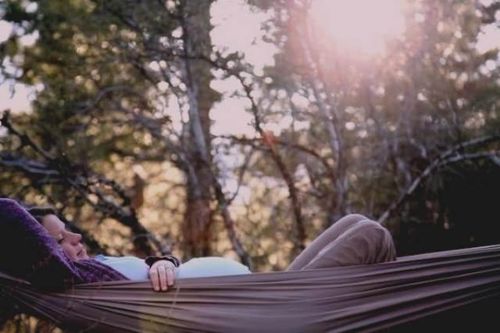 Bà bầu nằm võng được không?