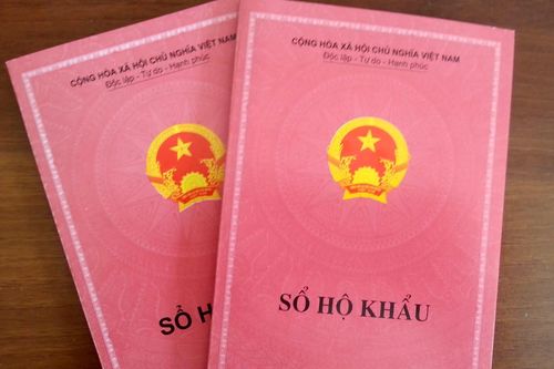 Người phụ nữ làm giả sổ hộ khẩu để vay tiền mua điện thoại trả góp