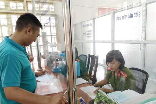 Nữ chiến sỹ Công an tận tụy vì nhân dân phục vụ