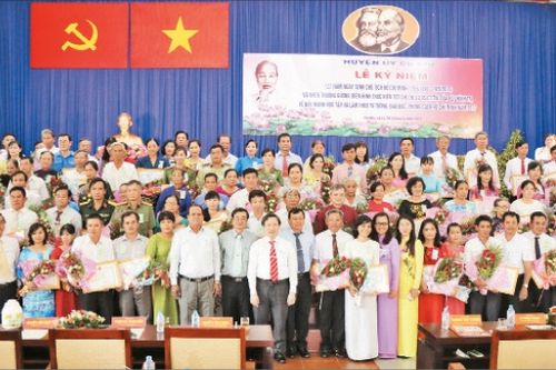 Nêu gương sáng trong từng việc làm cụ thể
