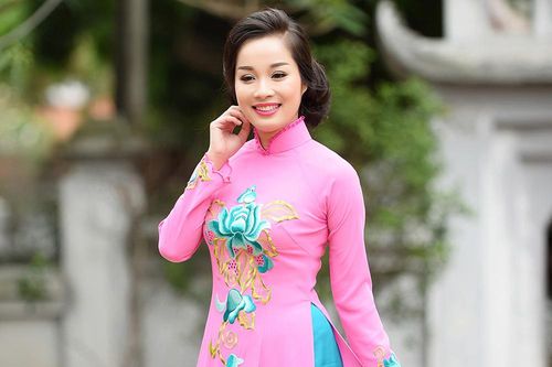 Minh Hương 'Nhật ký Vàng Anh' tái xuất rạng rỡ với áo dài