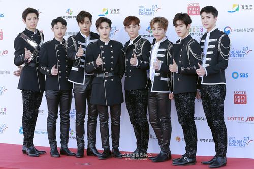 EXO, Twice cùng dàn sao Hàn quy tụ trên thảm đỏ Dream Concert 2017