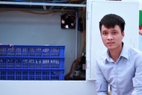 Sinh viên chế máy làm giá đỗ tự động được quân đội đặt mua